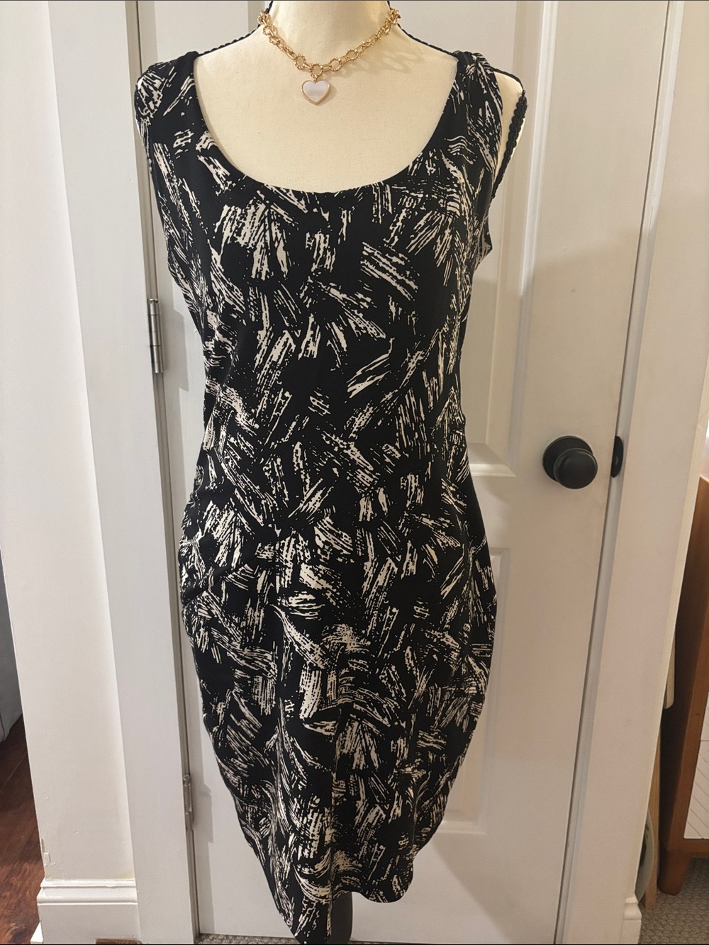 Ann Taylor Black and White Brushstroke Scoop Neck Sheath Dress